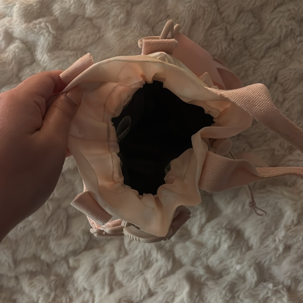 blogilates water bottle sling bag - Picture 2 of 5